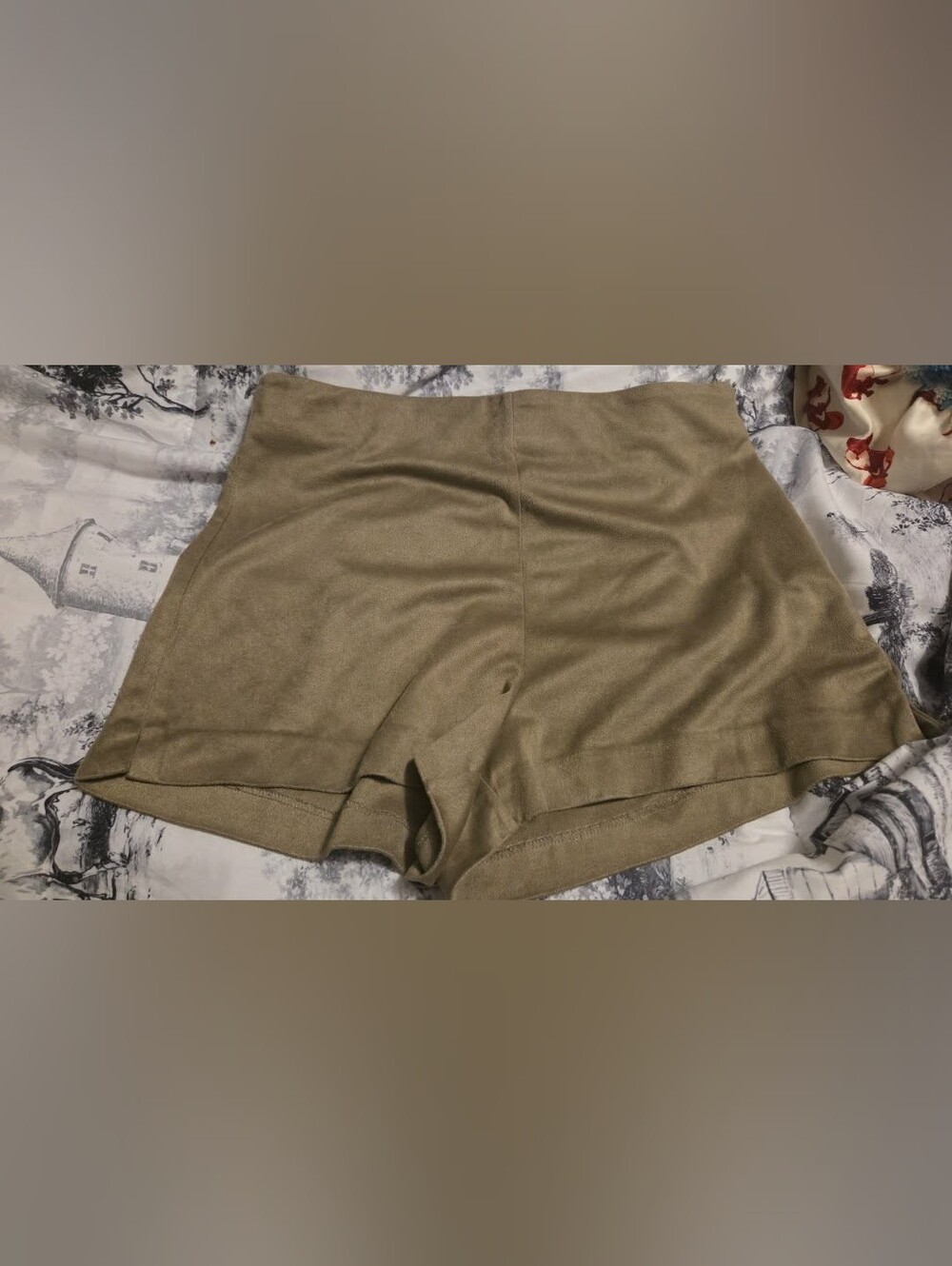 Zara High-Waist Olive Green Women’s Suede Shorts Size Large